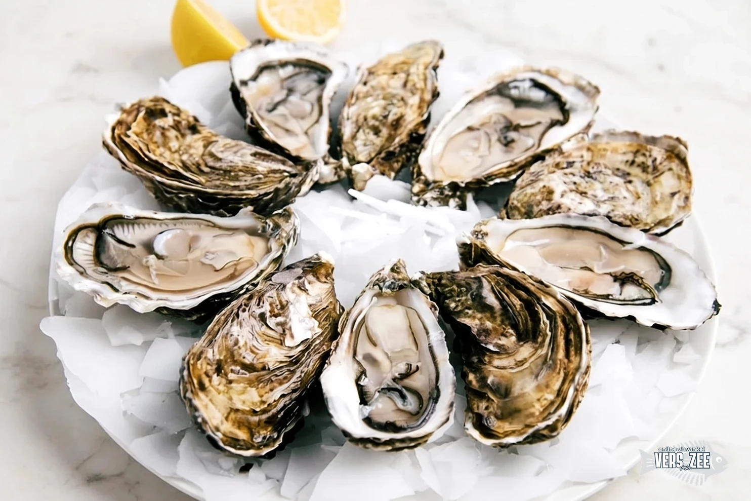 Verse oesters op een schaal