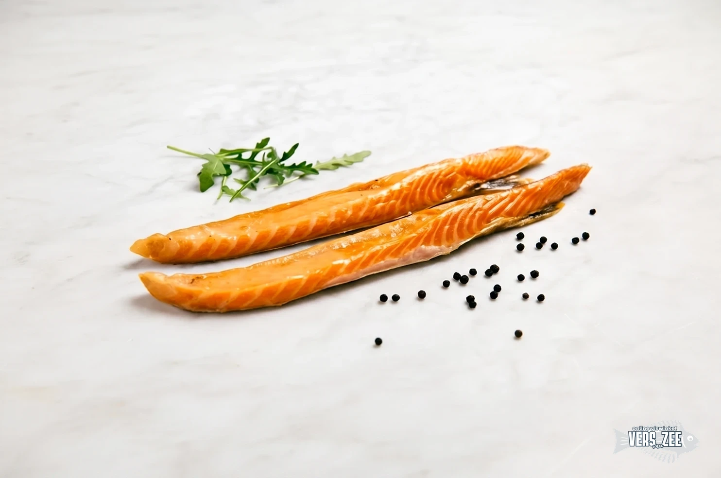 Gerookte zalm met kruiden en peper